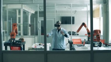 VR gözlük araştırmacısı ve çizim robotu mekanizması