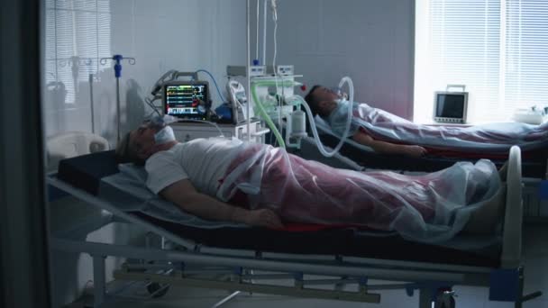 Pacientes con coronavirus sometidos a tratamiento hospitalario . — Vídeos de Stock