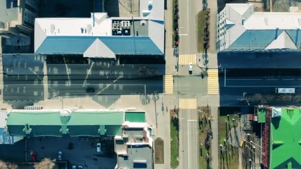 上からの眺めでの隔離された都市の交差点 — ストック動画