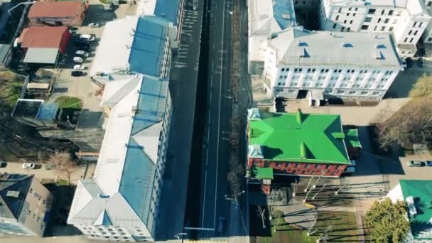 Vista dall'alto di un crocevia cittadino a basso traffico — Video Stock