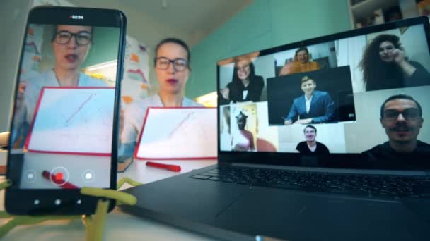 Incontro online con molti partecipanti che lo fanno da casa. Videocall, riunione online remota durante l'isolamento di Covid-19 . — Video Stock