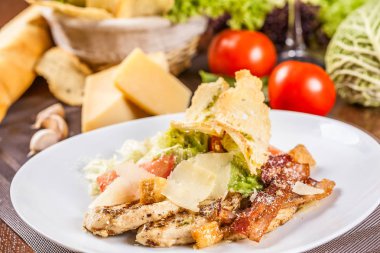 pastırma ile Sezar salatası