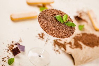 bir bardakta tiramisu