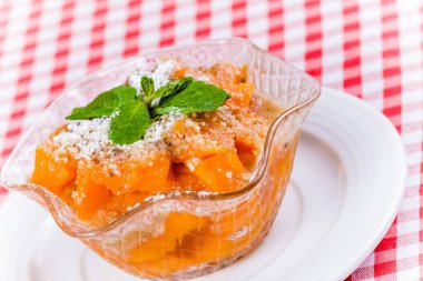 Kayısı reçeli cam kase