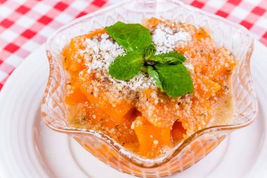 Kayısı reçeli cam kase