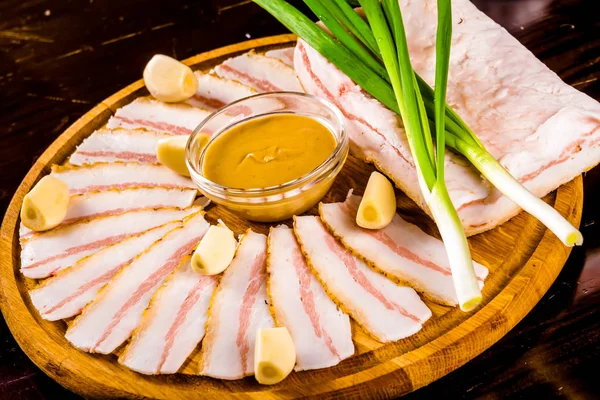 Comida Tradicional Ucraniana Salo Bacon Fatiado Com Mostarda Alho Cebola — Fotografia de Stock