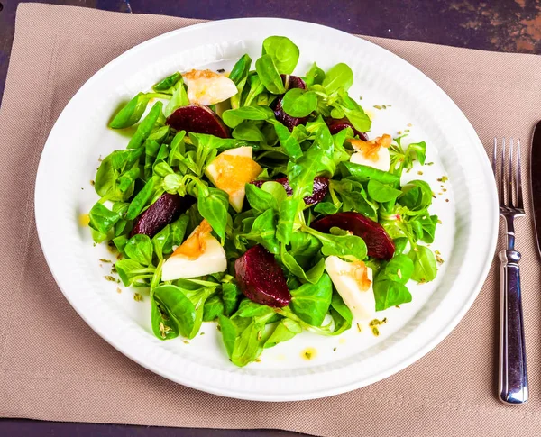 Ensalada Maíz Con Remolacha Queso Cabra —  Fotos de Stock