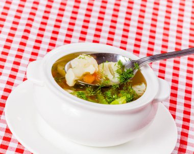 Beyaz kase sebze çorbası