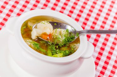 Beyaz kase sebze çorbası