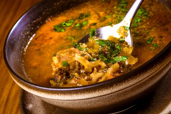 kharcho. Baharatlı Gürcü et ve sebze çorbası