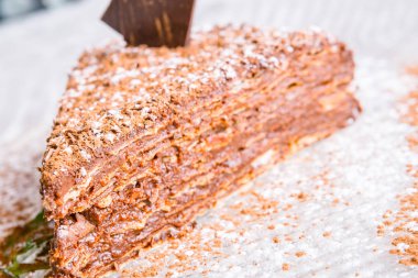 Mikado. Ermeni katman kek çikolata custard buttercream ile