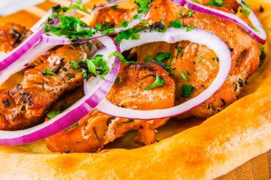 Pide üzerinde ızgara et