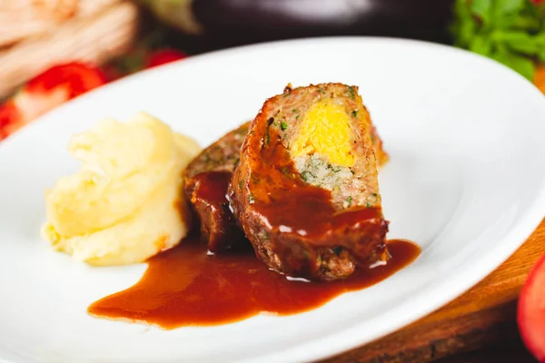 Chuletas Locas Con Carne Picada Arroz Huevos Servidos Con Puré — Foto de Stock