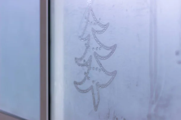 draw a christmas tree on a foggy window