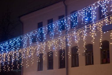 Eski tarihi şehir merkezinde yaya sokak dekorasyonu. 
