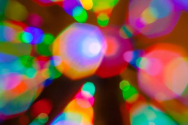 Şehir planının yaratıcı Bokeh festivali gece lambası. Bulanık gece arkaplanındaki renkli odaklanmış bokeh ışıkları.