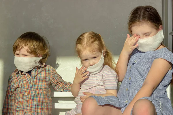 Three Tired Children Sitting Waiting Masked Reception Teach Children Rules — Stock Photo, Image