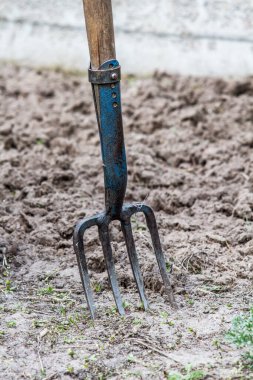 Dört dişli metal yaba çiftçilik için bir araç