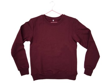 bir askı üzerinde kırmızı hoodie