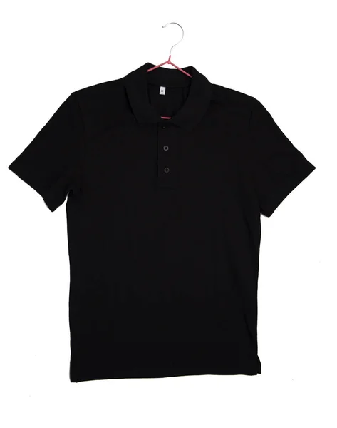 T-shirt nera su un appendiabiti — Foto Stock