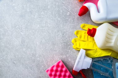 Temizlik ürünleri tasarlamak taş zemin üzerine. Üstten Görünüm