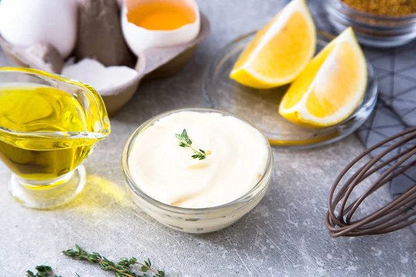 Fresh homemade white sauce Mayonnaise and ingredients — Stock Photo, Image
