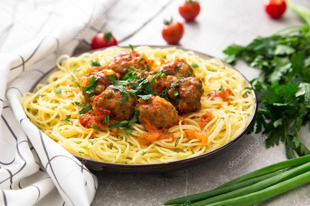 Spaghetti pasta with meatballs and parsley with tomato sauce