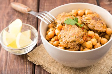 sebze ve Yeşiller ile etli nohut