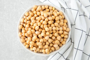 Pişmiş nohut bir kupa. Nohut besleyici besindir. 