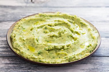 Zeytinyağı ile sağlıklı avokado humus. Vejetaryen kavramı. 