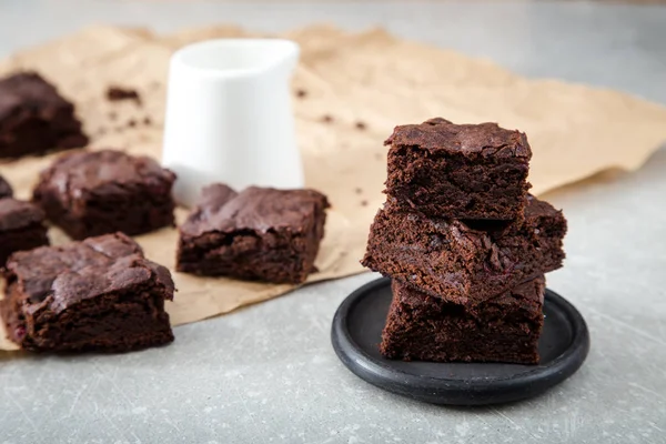 집에서 만드는 맛 있는 초콜릿 브라 우 근접 촬영 초콜릿 케이크 — 스톡 사진