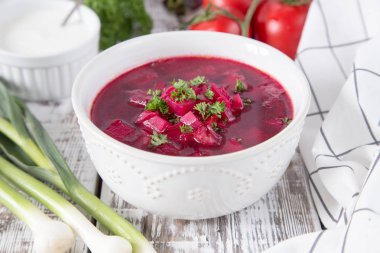 Borsch - pancar çorbası. Ukraynalı geleneksel kırmızı çorbası