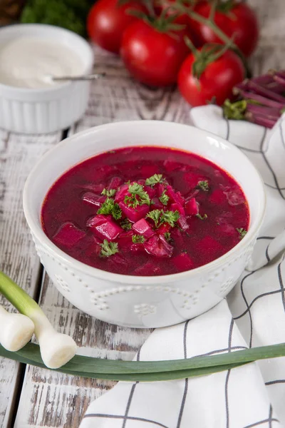 Borsch - pancar çorbası. Ukraynalı geleneksel kırmızı çorbası