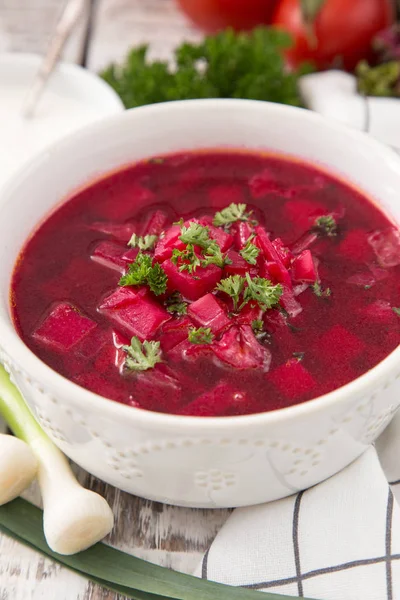 Borsch - pancar çorbası. Ukraynalı geleneksel kırmızı çorbası