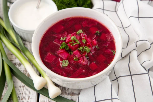 Borsch - pancar çorbası. Ukraynalı geleneksel kırmızı çorbası