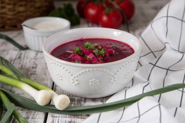 Borsch - pancar çorbası. Ukrayna ve Rus geleneksel sebze vejetaryen kırmızı çorbası