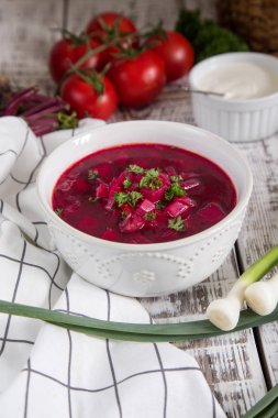 Borsch - pancar çorbası. Ukrayna ve Rus geleneksel sebze vejetaryen kırmızı çorbası