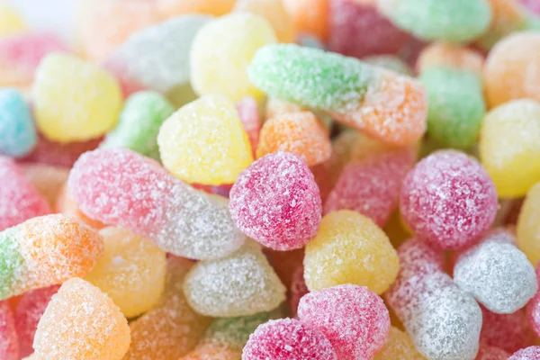 Nahaufnahme von bunten Bonbons. Komposition mit leckeren Gelee Bonbons — Stockfoto