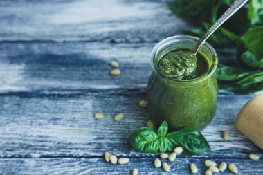 pesto sos ile ham maddeler. Fesleğen pesto sos 