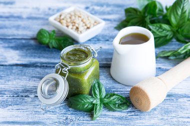 pesto sos ile ham maddeler. Fesleğen pesto sos 