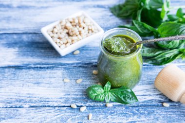 pesto sos ile ham maddeler. Fesleğen pesto sos 