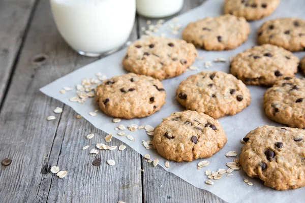 Homemade oatmeal cookies with chocolate — Stock Photo, Image