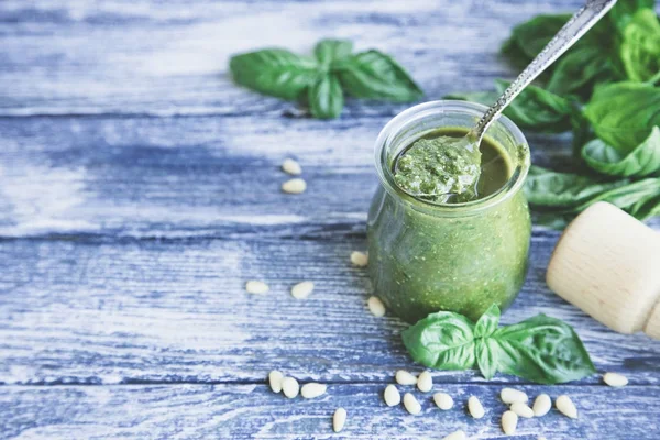 pesto sos ile ham maddeler. Fesleğen pesto sos 