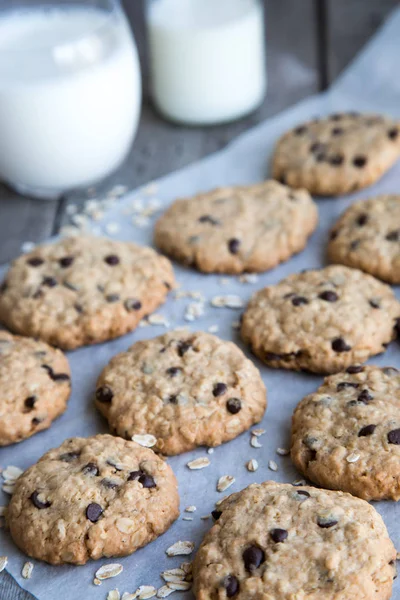 Homemade oatmeal cookies with chocolate — Stock Photo, Image