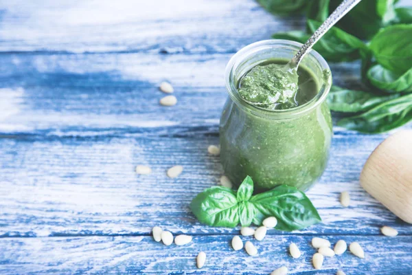 pesto sos ile ham maddeler. Fesleğen pesto sos 