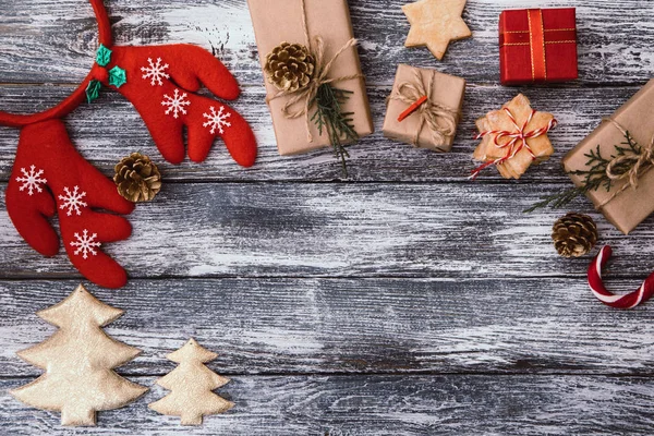 Composição de Natal. Presentes de Natal com espaço de cópia — Fotografia de Stock