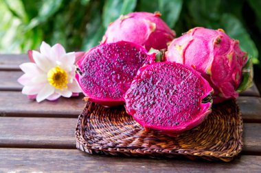 parlak sulu tropikal kırmızı dragon meyve. Dragon meyve veya Pitaya ben