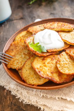 Draniki - patates kızartması. Patatesli krep. Naitonal fincan