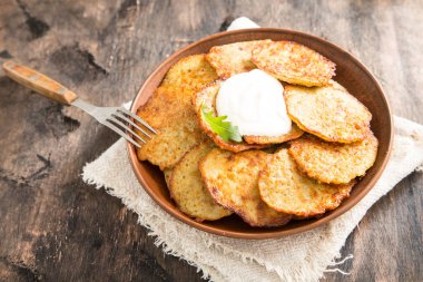 Draniki - patates kızartması. Patatesli krep. Naitonal fincan