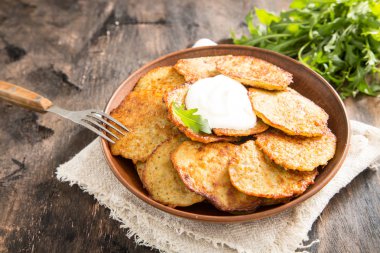 Draniki - patates kızartması. Patatesli krep. Naitonal fincan